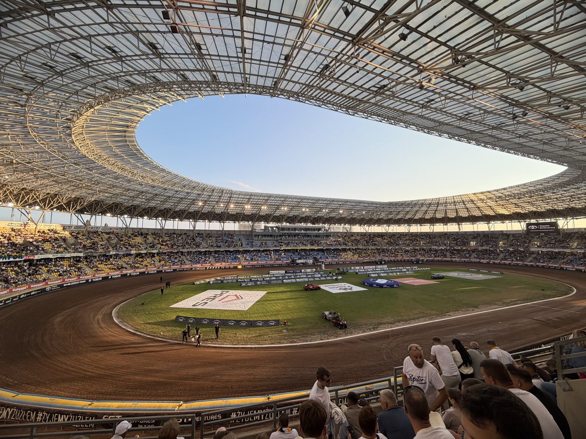 MOrlovskyy's tweet photo. Co prawda dziś bez użytkownika @DuzersTeam, ale wiaroz i tak łyknięty… Jak to mówią, wszystko zweryfikuje tor 😏 #TORWRO #PGEE #speedway https://t.co/gy6fpiui7Q