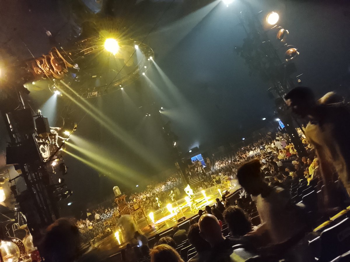 Naginitt's tweet photo. Cirque Du Soleil - Kurios https://t.co/TpmQZra2Ph