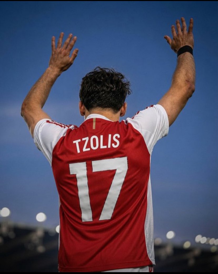 iamteeeboss's tweet photo. Truth be told this guy is an Arteta Player 💯 

Listens to instructions. ✅ 
Tracks back and defends ✅ 
Plays direct and contribute to the    attack ✅ 
2 assist in one match ✅ 

Martinelli should learn how to sit on the bench because it will be difficult to bench this guy. https://t.co/sljFApBGub