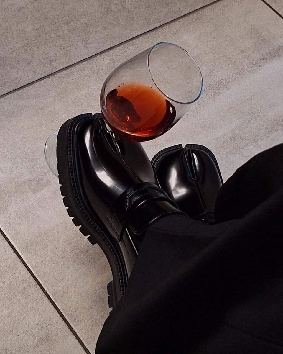 DuskJohn1's tweet photo. Tabi shoes https://t.co/6dShBL3Uwf