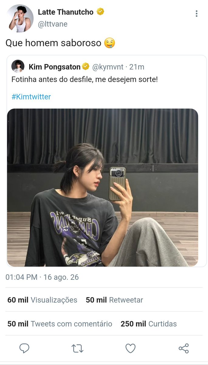 kmvantte's tweet photo. #LatteKim — Aonde Latte, um famoso piloto de Fórmula 1, secretamente dono de uma enorme fanbase do Kim, acaba, sem querer, comentando na foto de Kim com sua conta oficial. https://t.co/bNtwtcnu7n