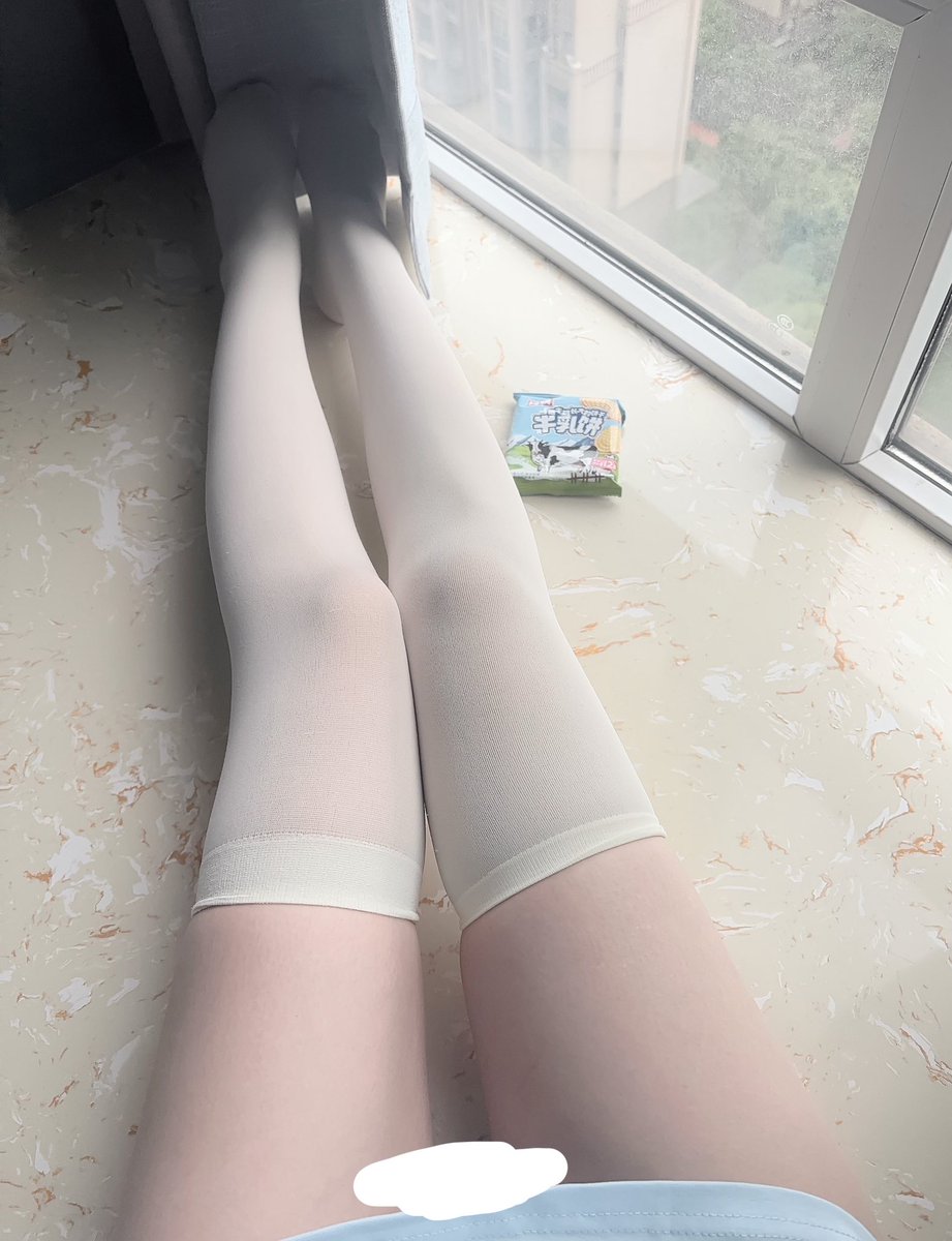 Chabaiai's tweet photo. 我好喜欢穿白丝的时候这种软糯糯的感觉www超级萌的感觉！！但是就是太显腿粗了啊啊啊完全不好搭配(｡ ́︿ ̀｡)
#小狗日记 https://t.co/JoLkrdzkFa
