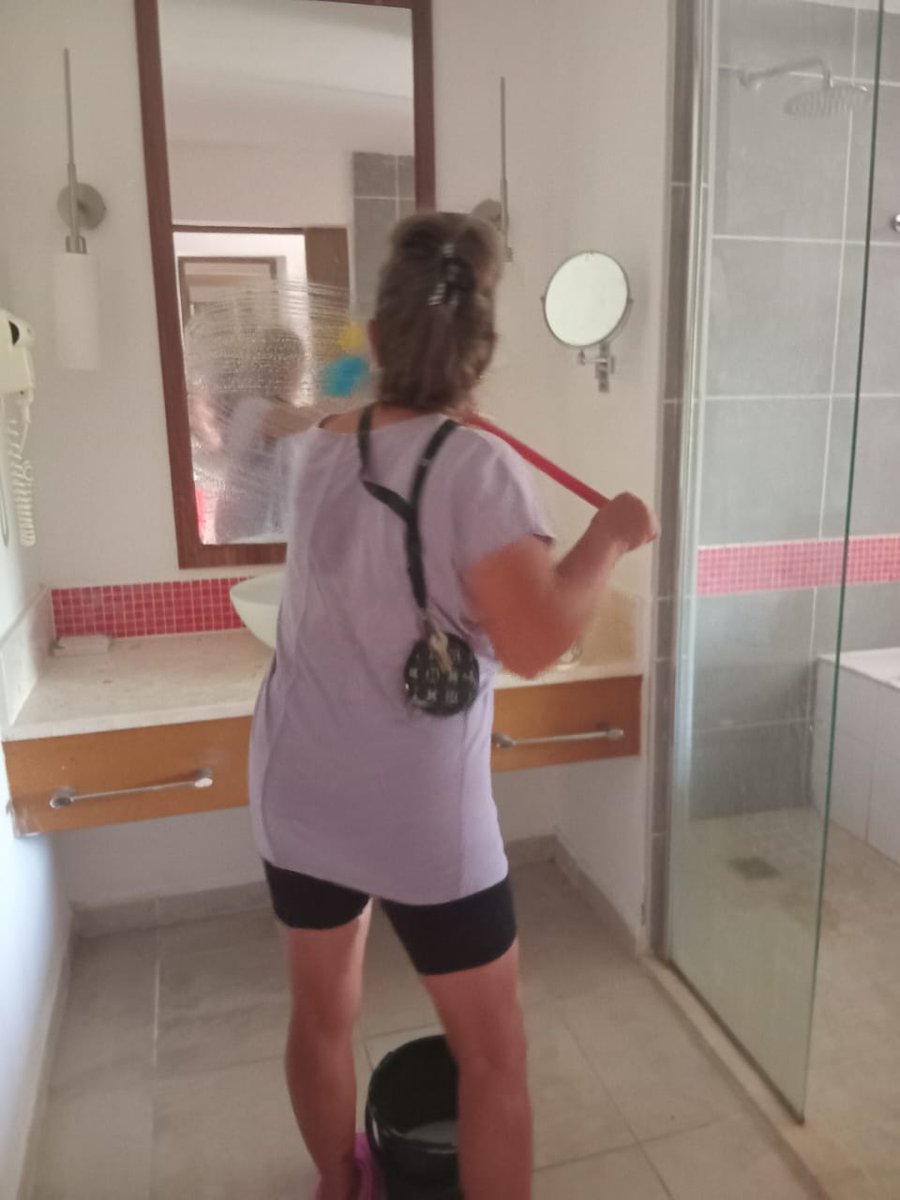 Alejand33669877's tweet photo. Para los trabajadores del Hotel Costa Rey en Cayo Coco, Cuba, conservar en estado óptimo esta instalación es la meta. Aquí todos somos uno.
#CubaUnica #CubaTravel #GranCaribeHotels https://t.co/O3HpZ7pUSp