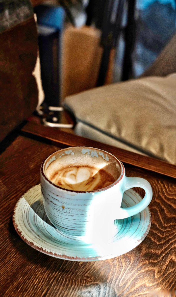 BrBQld's tweet photo. Just curled up on the couch with a warm mug of tea and my favorite book—perfect rainy Sunday vibes at home! https://t.co/u8n71Hhtm1