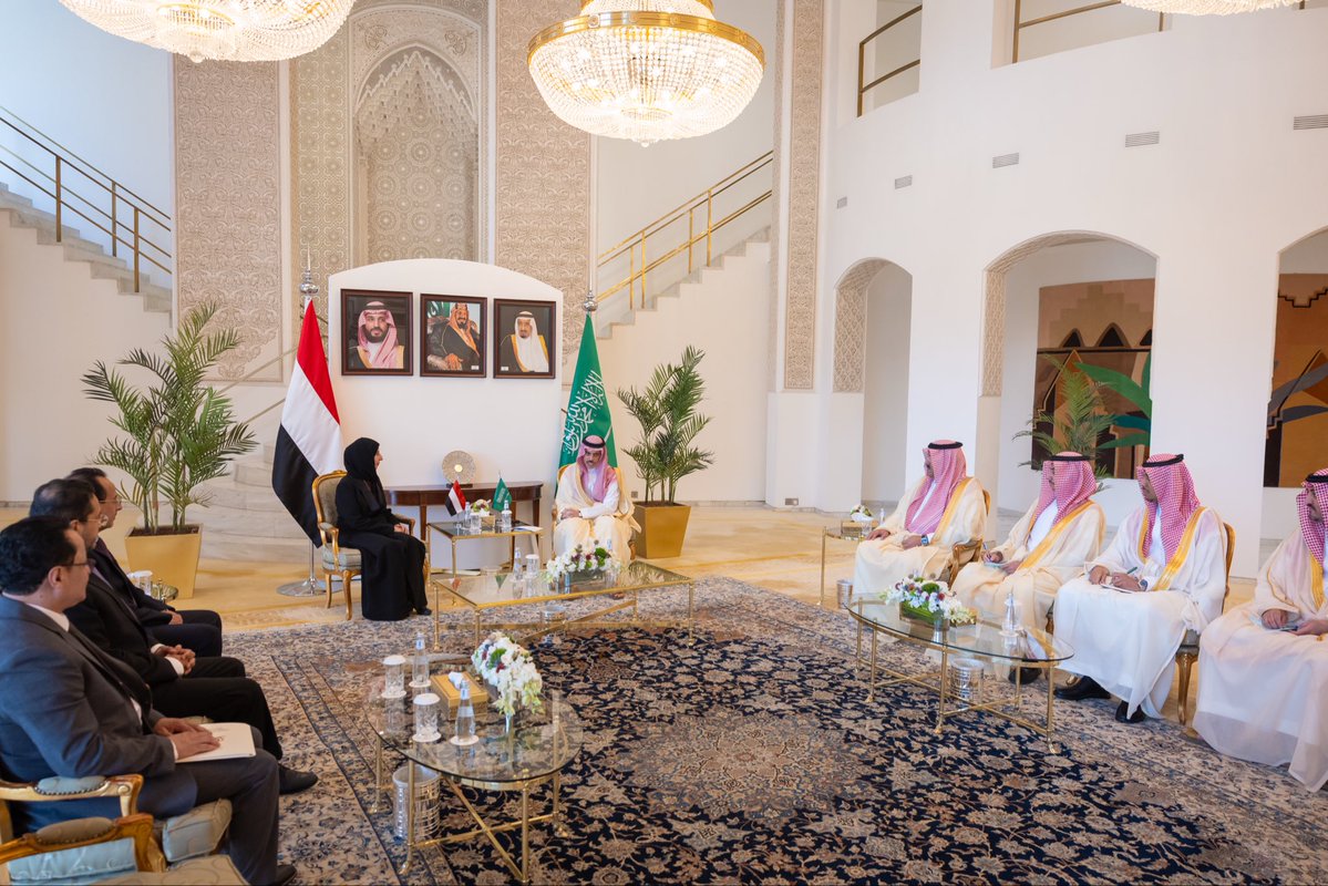 KSAMOFA's tweet photo. #الرياض | سمو وزير الخارجية الأمير #فيصل_بن_فرحان @FaisalbinFarhan يستقبل معالي وزيرة الخارجية وشؤون المغتربين بجمهورية اليمن الشقيقة الدكتورة أفراح
الزوبة. https://t.co/WO6IvROIO0