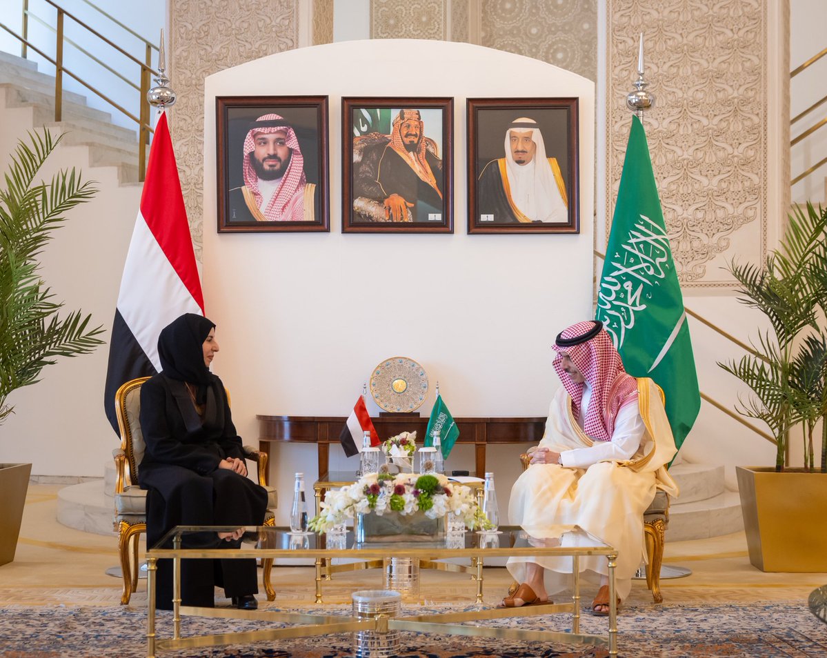 KSAMOFA's tweet photo. #الرياض | سمو وزير الخارجية الأمير #فيصل_بن_فرحان @FaisalbinFarhan يستقبل معالي وزيرة الخارجية وشؤون المغتربين بجمهورية اليمن الشقيقة الدكتورة أفراح
الزوبة. https://t.co/WO6IvROIO0
