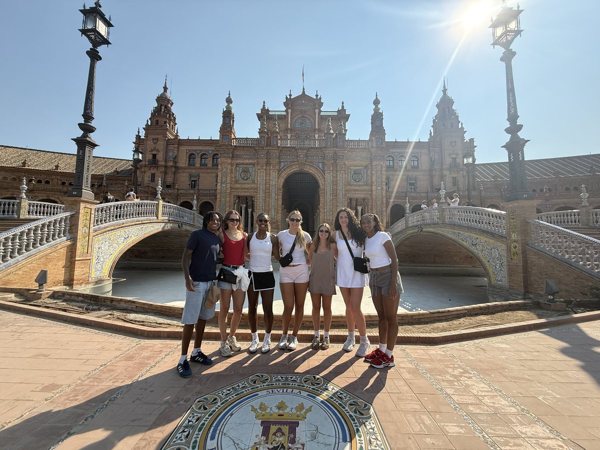 CTbow's tweet photo. Sevilla, Spain 
-Bike tour of the city
-Tour of Catedral de Sevilla
-Flamenco Show
-Tapas, Tapas, and more Tapas! https://t.co/Q6qhccaVQQ