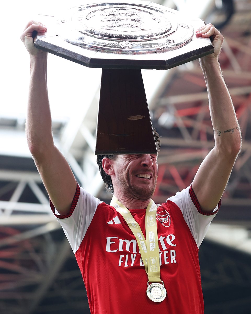 EmiratesFACup's tweet photo. Having fun, Dec? 🤣 https://t.co/tgwiObVqxW