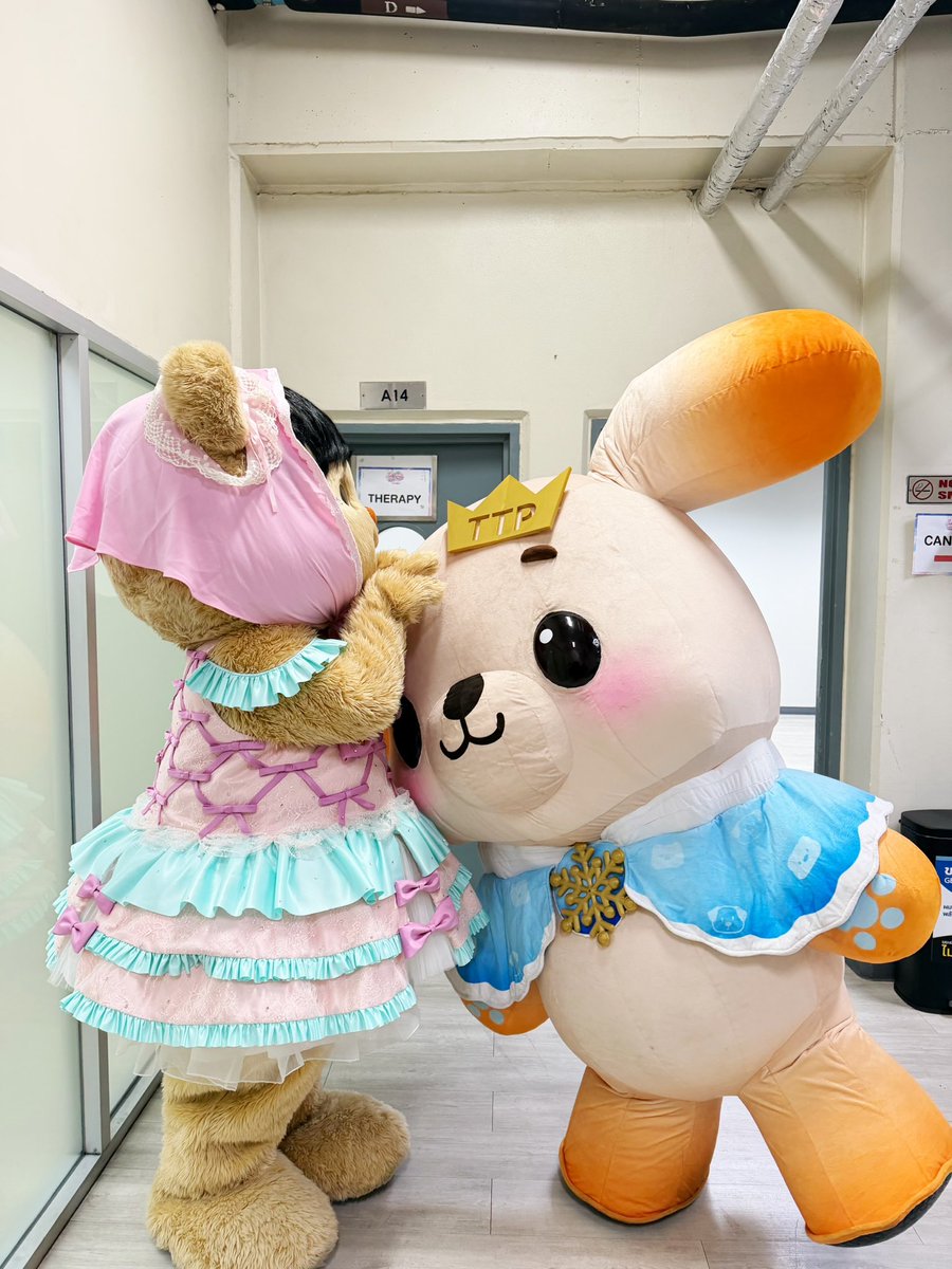 BokBear__DMD's tweet photo. ขอบพะคุนพิ่น้องเนยคนสวยนะคับ ที่มาหาพิ่พิ่ทู้กคนในวันนี้ สนุกใช่มั้ยค้าบ 🥰 เค้าตื่มเต้นมากเหล่ยคับ ดีใจที่ได้เจอวันนี้นะคับป๋ม 🎠🌈

DUANG GO ROUND DAY2
#DuangConcertDay2

#Butterbear #BokBear https://t.co/0pDIBC5dQQ