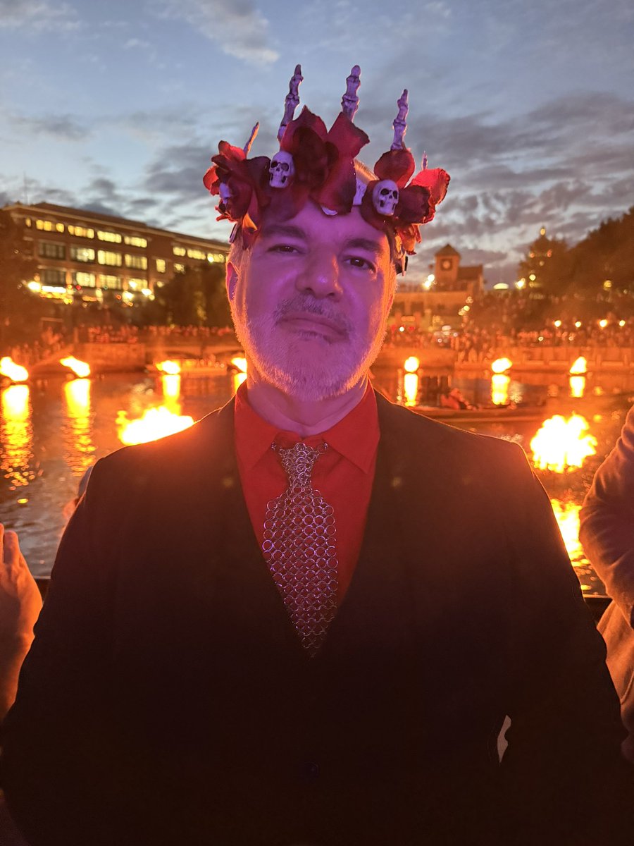 PVBrett's tweet photo. Went as Lord Hades to the Eldritch Ball and Waterfire at Necronomicon Providence this weekend with my lady @ShannaGermain as the perfect Persephone. https://t.co/PrgznJbHXr