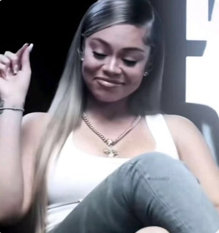 Micaela2ku2's tweet photo. Cuando la traumada no deja dar señales de fanatismo 😝💋 https://t.co/6SBgGsSNZH