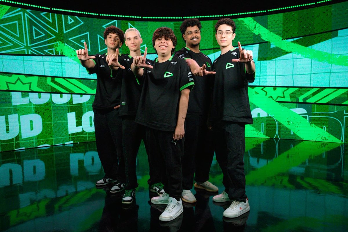 loudinhos's tweet photo. A LOUD está classificada para os playoffs do CBLOL!

#goLOUD https://t.co/9zBFqmrNrs