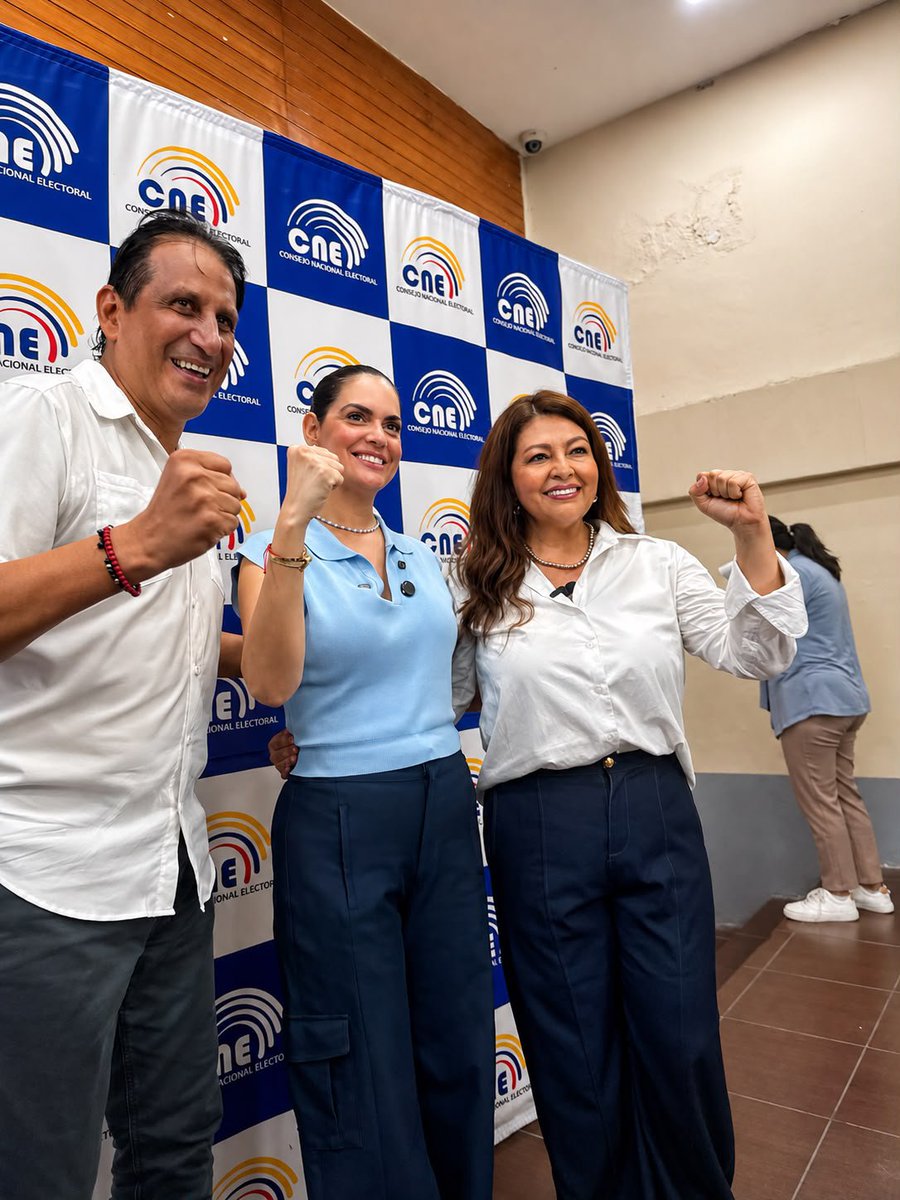 SofiaEspinRC's tweet photo. Con el masivo respaldo y el cariño de nuestra gente, hoy inscribimos nuestras candidaturas para defender a Guayaquil y al Guayas.

¡Vamos con fuerza, unidad y esperanza a recuperar la provincia!

✨🇪🇨 https://t.co/MkAVSWpyWS