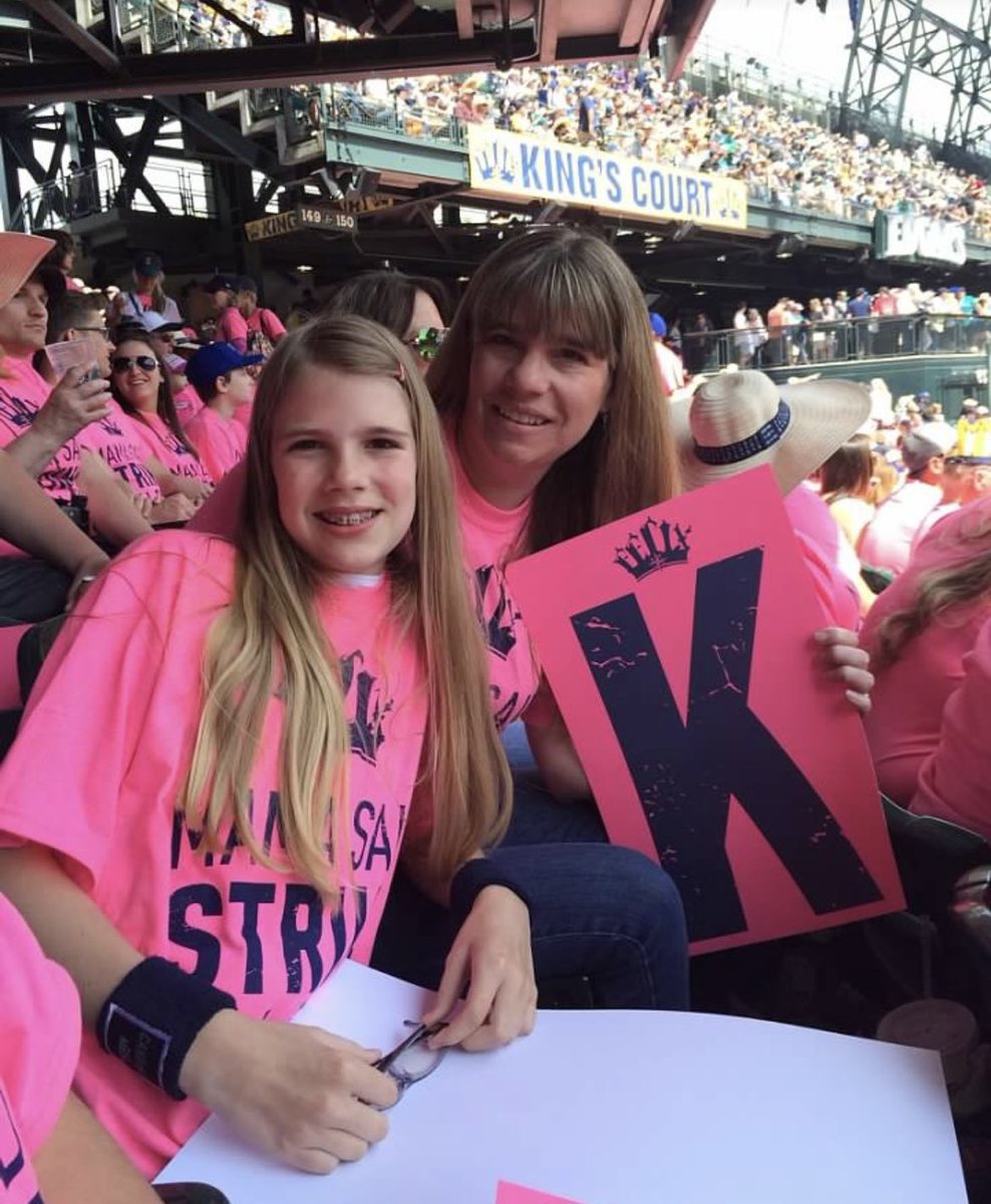 rileymhull's tweet photo. jrod daughter &amp; griffey mom https://t.co/1cfM4JtjXE