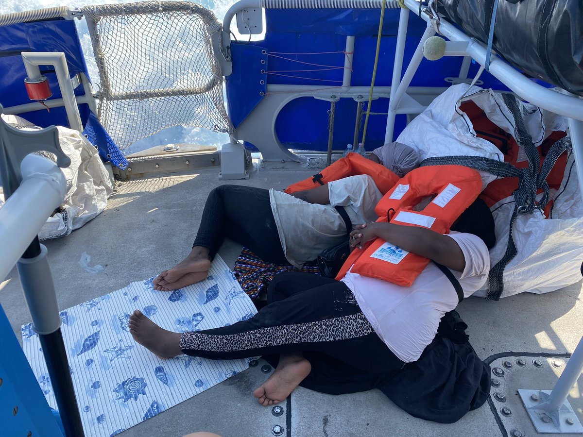 SeaWatchItaly's tweet photo. Oggi la nostra nave #Aurora2 ha soccorso 36 persone da un’imbarcazione sovraffollata. L’Italia ci ha assegnato Pozzallo come porto di sbarco, ma il carburante che abbiamo non basta per raggiungerlo. I sopravvissuti, tra cui un neonato, devono poter sbarcare subito a Lampedusa. https://t.co/2w1jjx3ITs