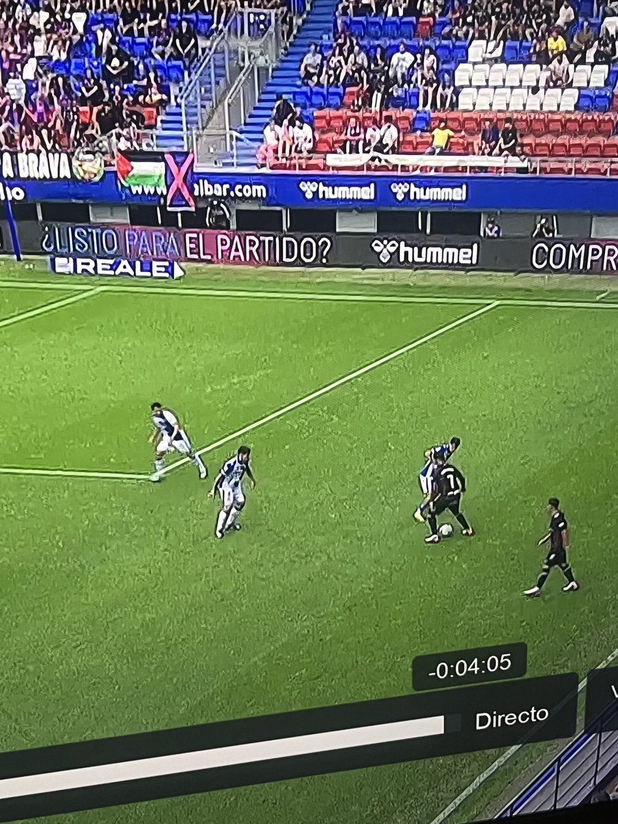 octonofrico's tweet photo. #Lamineyamal atrayendo jugadores para crear espacios y liberar a sus compañeros El número uno sin duda. Ah! No que es Adu Ares del Eibar. Creía que solo #Lamine podía hacerlo @diarioas @marca @@Lamineeyamal__ https://t.co/lwFRj21YYq