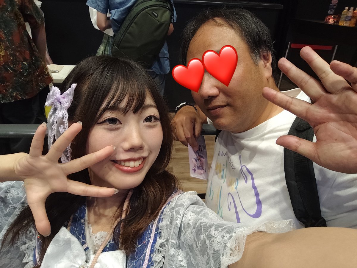 nikihop1's tweet photo. 友人激推しのアイドル「#甘酸っぱいリズム」のメンバーと撮っていただきました(´・ω・｀)
松江が活動拠点とのこと。
ステージは2回みました。
衣装かわいいし、いいグループだなと思いました。

#佐宮花林
#金澤舞香
#佐野えいな 
#百井ハナコ https://t.co/x16Hy9MiL1