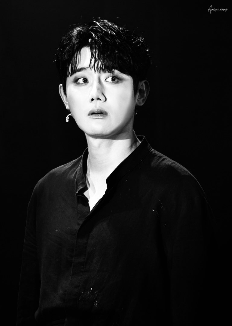 aUspicious_721's tweet photo. 260815 낮 죽음에 관하여 스페셜커튼콜

죽음에 관하여

신 | #유승현 

흑백 잘어울리는 극 제��� 저요 https://t.co/XOtQjB2UY0