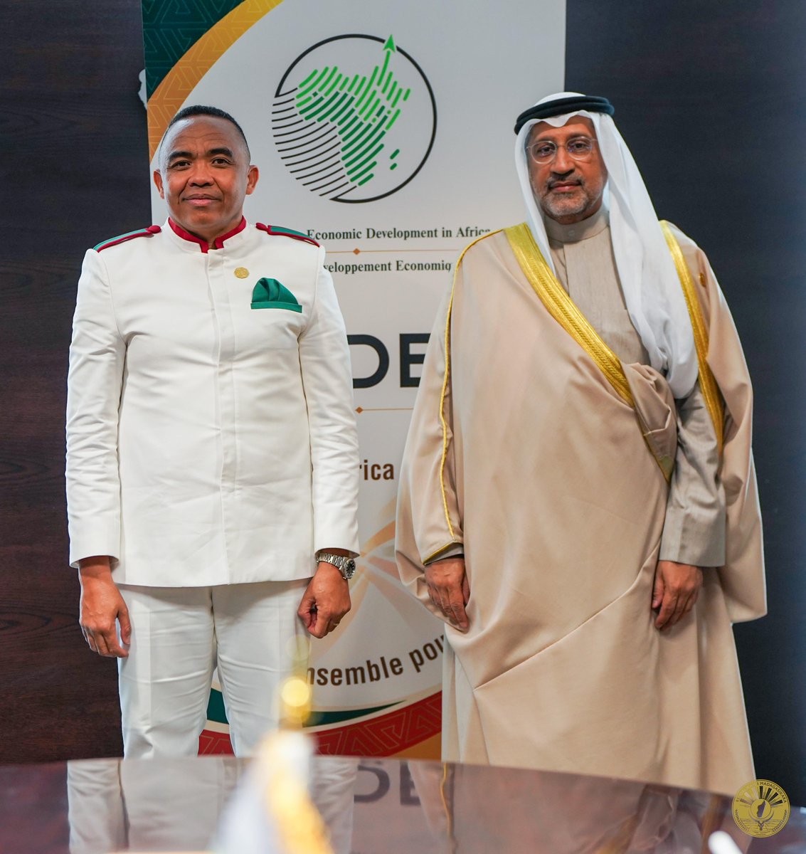 BADEAPRESIDENT's tweet photo. تشرفت بلقاء فخامة العقيد مايكل راندريانيرينا، رئيس إعادة تأسيس جمهورية مدغشقر، على هامش أعمال قمة الجماعة الإنمائية للجنوب الأفريقي (SADC) في ديربان بجمهورية جنوب أفريقيا.

وتناول اللقاء سبل تعزيز التعاون التنموي القائم بين مدغشقر والمصرف العربي للتنمية الاقتصادية في أفريقيا، ودعم الأولويات التنموية للبلاد، بما يسهم في ترسيخ الشراكة التنموية وتعزيز التكامل والازدهار في القارة الأفريقية.