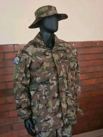 KaGarrisson's tweet photo. @MVProJileka That's Dress uniform thay don't wear it for combat deployment the combat deployment looks like what other ordinary units wear 👇 https://t.co/4UnArrB5e0