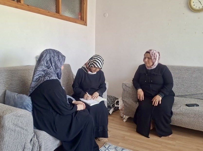 AkKadinTuzla's tweet photo. Gönül Gönüle ❤️ 

Aydıntepe Mahallemizde kıymetli komşularımızı ziyaret ederek gönüllerine misafir olduk. 🌿

Aynı sevda, aynı samimiyet ve aynı kararlılıkla Tuzla’mız için çalışmaya devam edeceğiz.

Durmak yok, yola devam. 🇹🇷 https://t.co/pyQkBHpZI3