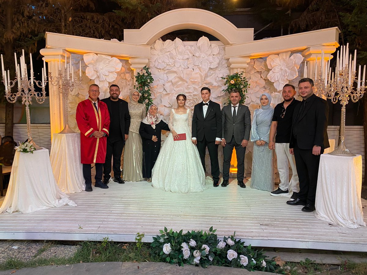samet__caglayan's tweet photo. Opera Garden Düğün Salonu’ndayız

İlçe Kadın Kolları Yöneticimiz Ayşenur Korhan’ın kardeşi Abdulsamet ile Rabia Beyza’nın nikâh merasimine; İlçe Kadın Kolları Başkanımız ve İlçe Yöneticilerimizle birlikte katılım sağladık.

Rabia Beyza ve Abdulsamet kardeşlerimize bir ömür boyu mutluluklar diliyor; Aydın ve Turan ailelerine hayırlı olsun dileklerimizi iletiyoruz.