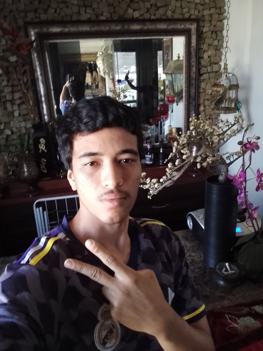 RobertoLouredl's tweet photo. Caguei agua dnv era p postar essa ft com a legenda kk https://t.co/AAcfkkRaBd