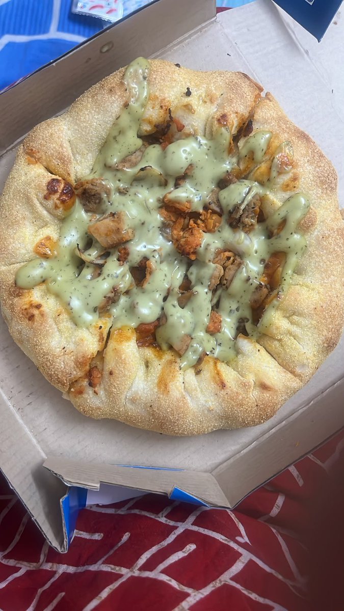 PradeeptaGhose's tweet photo. @dominos how much you want to loot people? This the pizza I ordered and this is what i got? Is it a joke? How much fraud you do with customers do you have any idea? Refund full with compensation. Order id- 790185. @fssaiindia look into this. https://t.co/HmgPQrARP9