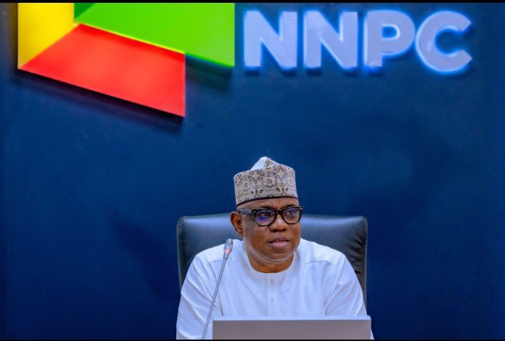 UmarMeremi's tweet photo. Expertise Driving Long-Term Value Creation.

Engr. Bashir Bayo Ojulari is a professional with a diverse range of expertise in the oil &amp; gas field. On his watch, @nnpclimited has achieved significant milestones and delivered impactful results focused on long-term value creation. https://t.co/RhNKEbxJJU