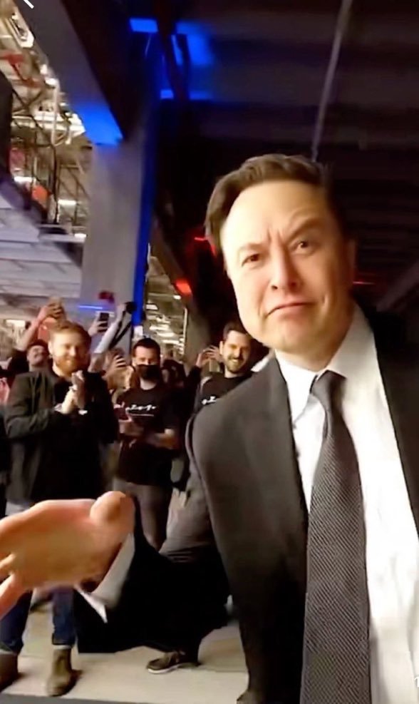VisionUSMedia's tweet photo. Would you let Elon run your country for a week?

A. ABSOLUTELY
B. HELL NO https://t.co/TFZFCr7F1E