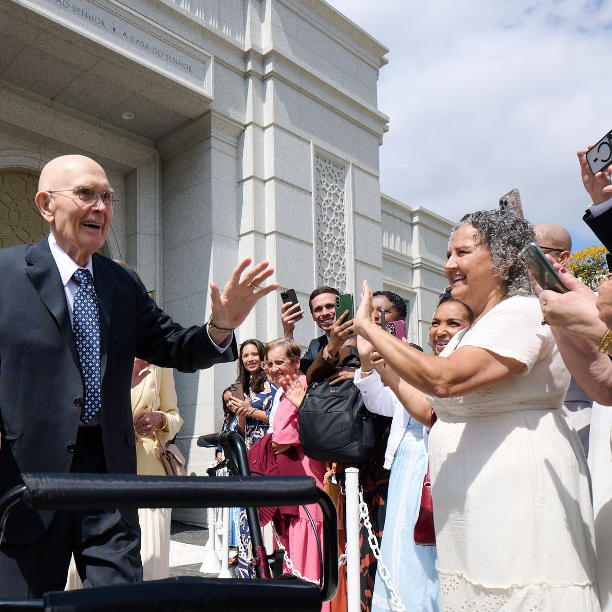 OaksDallinH's tweet photo. As we bear and proclaim the name and Atonement of Jesus Christ in all the world, it is important for each of us to remember that we are called first to teach, testify, and convert all to the Lord Jesus Christ, our Savior and Redeemer.    Conversion to the restored Church of Jesus Christ of Latter-day Saints follows naturally from that. The proper order of conversion is vital.     Today in Brazil we rejoiced to join with many of these converted disciples of Jesus Christ as we gathered for the dedication of the Belo Horizonte Brazil Temple—the country’s 12th operating temple.   Temples are essential to our Heavenly Father’s plan for His children. In these houses of the Lord we are taught the most important things we can learn and do in mortality and in the life that follows.   I pray that those who worthily serve in this temple and temples around the world will participate with joy and be enlightened and guided by all that is said and done in the house of the Lord.