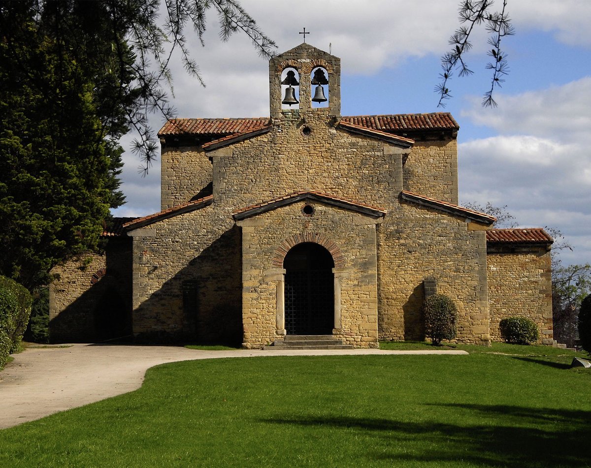 gomezdetejada's tweet photo. En el siglo IX, el Reino de Asturias desarrolló una arquitectura propia y excepcional, a medio camino entre la tradición de la Antigüedad y el nacimiento de la arquitectura medieval.

Seis de sus monumentos son hoy Patrimonio Mundial por la UNESCO.

Un hilo para conocerlos. 🧵👇 https://t.co/yZ9FKMwWJ2