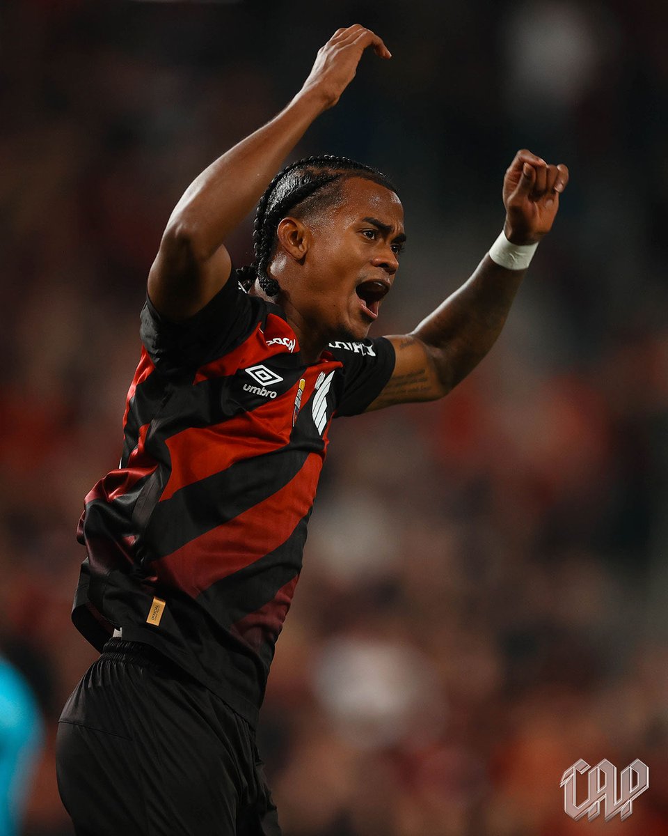 AthleticoPR's tweet photo. ⚽️🌪️ Que seja o primeiro de muitos, Vargas!

📸 Luis Miguel Ferreira/athletico.com.br https://t.co/0tHeOiABGl