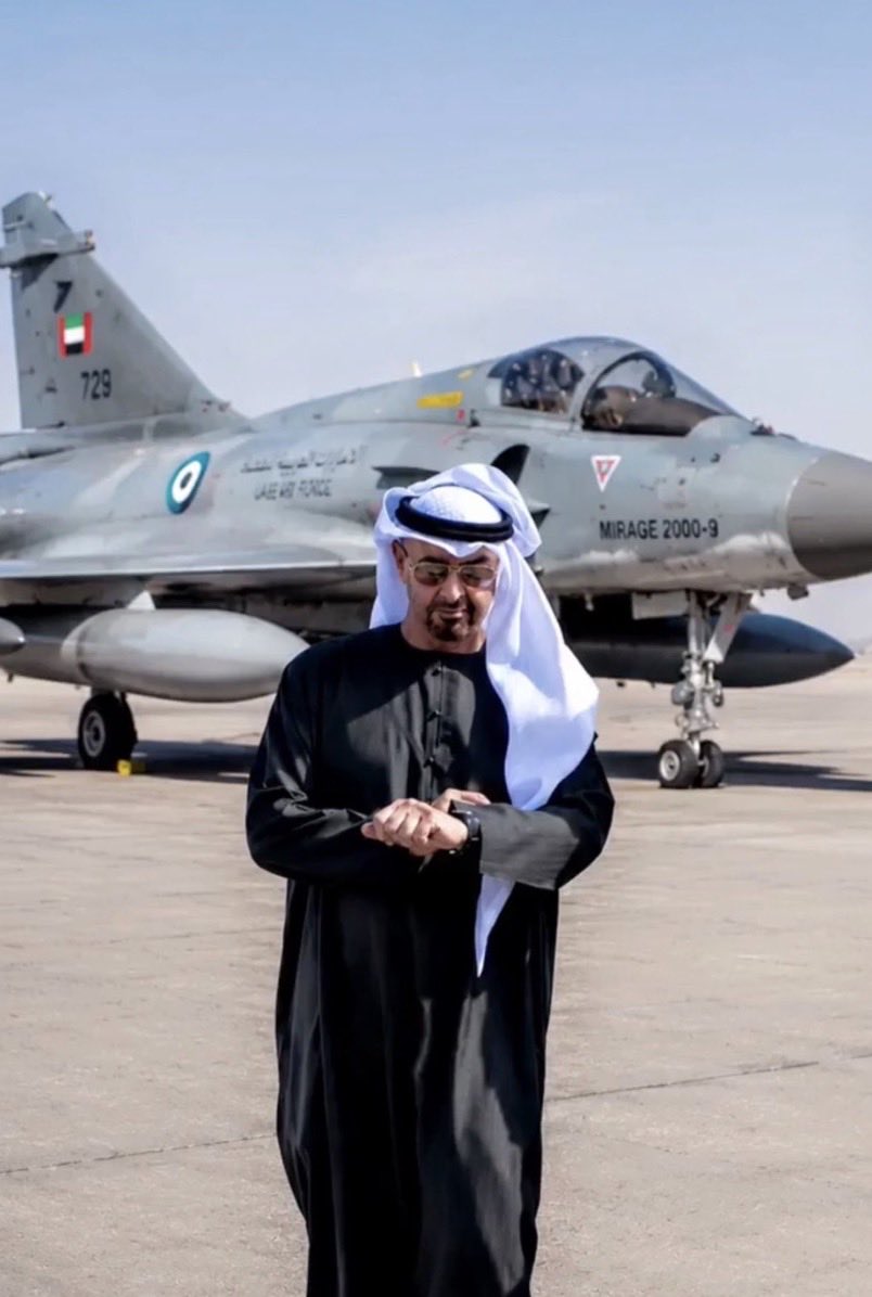 JumaaALGhuwais's tweet photo. يا شيخنا عن ساعة الحشر مايدري مخلوق 
لكـن ساعـة من يـعـاديـك عنـدك يـومهـا

من شافنها ننساق للحرب يوم الوقت دوق
ام الـمـعارك ما تـغـاتـر نَـعَرف وسومـهـا https://t.co/IPOSAtjAuz