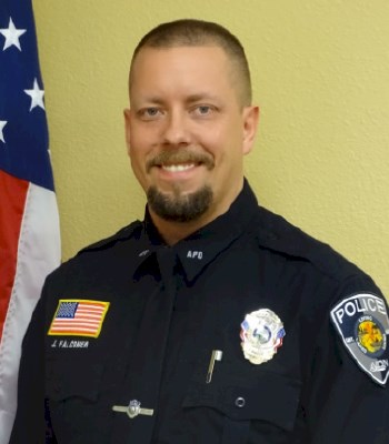 cccdinstructor's tweet photo. ⚠️ WARNING: Graphic footage of a real-life stabbing attack and deadly-force response.

HE IS A HERO — JASON FALCONER

On September 17, 2016, Dahir Adan attacked people with knives inside the Crossroads Center mall in St. Cloud, Minnesota, injuring ten.

Then he encountered off-duty police officer Jason Falconer.

Surveillance footage shows Adan advancing with a knife. Falconer fires and Adan goes down—but gets back up and continues advancing. Falconer ultimately stops the threat.

Authorities later determined Falconer's use of deadly force was justified.

We don't know how many additional victims there could have been without his intervention.

His name is Jason Falconer. He is a hero.

#JasonFalconer #SelfDefense #UseOfForce