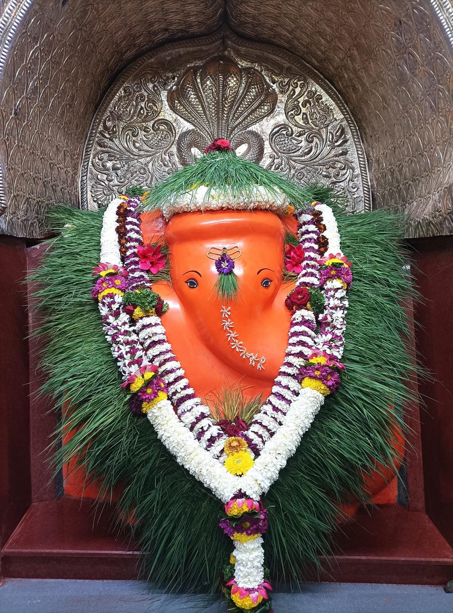 lalitkathpalia's tweet photo. Pune's oldest, benevolent, compassionate  Parvati Nandan Ganeshkhind Lord Ganesha comes on Twitter for its devotees🙏

Blessings from  Ganesha today on 16th August '2026. 

 Aum Gam Ganpataye Namah🙏

 Ganpati Bappa Morya🙏 https://t.co/XHITcxGevi