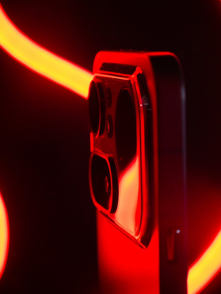 jeffrey_jpeg's tweet photo. @nothing You guys make a mean device. I always have my (4a) Pro on me, that says a lot.
Anyone else love how well these turned out with the @Snapdragon insiders light behind it? 😍
#Phone4aPro #Nothing #NothingPhone https://t.co/L6BIv8ZuVo