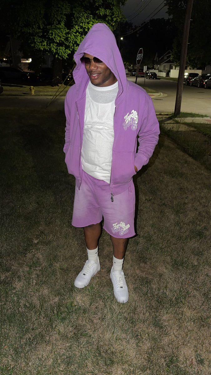 therealkmays's tweet photo. 💜🤞🏽😈 https://t.co/oDshT8XvLk