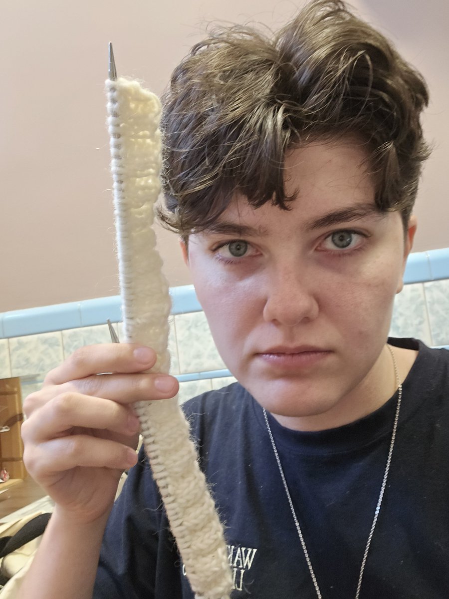 alastars_live's tweet photo. Today is the one year anniversary of my dads death and i am spending it working and starting my PHM fox cardigan https://t.co/CcWaLsLrwN