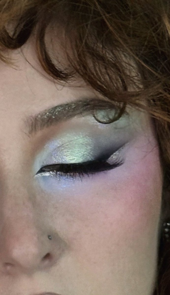 dailyroan's tweet photo. close-ups of chappell roan’s makeup for her performance at noah kahan’s show in pasadena last night! ⋆.˚⟡ ࣪ ˖

via MUA deemakeupart on ig https://t.co/u801vswiAG