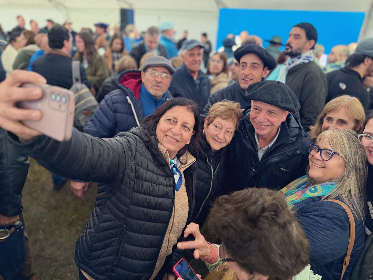 JavierGarcia_Uy's tweet photo. El Cordobés es la casa de Aparicio Saravia y, por eso, cuna de libertad.
Aquí estamos todos unidos, honrando su memoria.
Gracias a todos quienes hicieron posible abrirla nuevamente.
¡Todo por la Patria! https://t.co/pc9liWaMeG