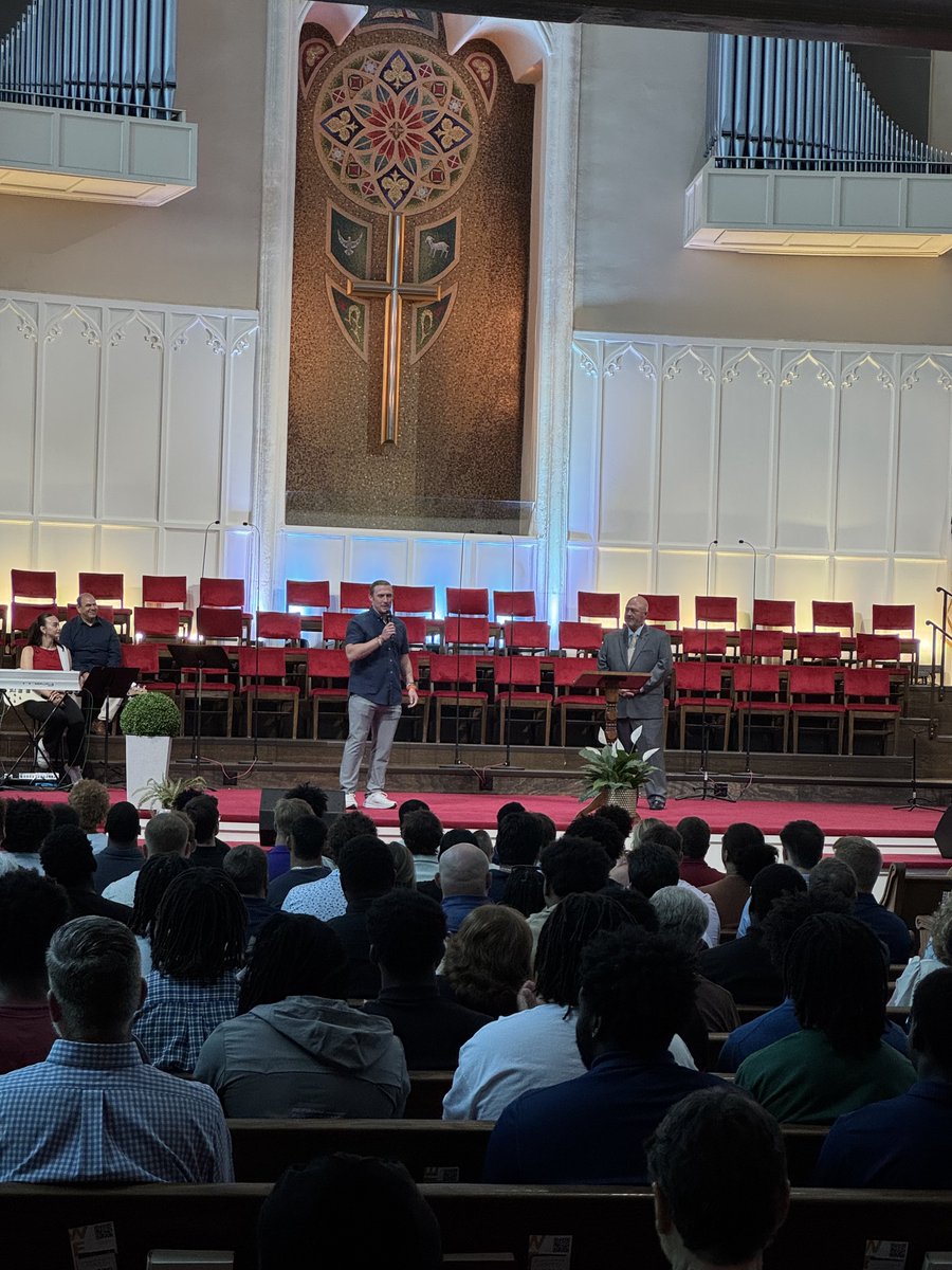 utepfbrecruit's tweet photo. Thank you, Pastor Mark Rotramel and the First Baptist family for having us join this mornings service!
#PicksUp | #UnityIsTheSecret https://t.co/E84Zrm9l3V