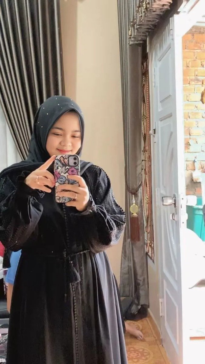 ShareBiniOrang's tweet photo. Viral ‼️

Bodi Binor satu ini cntik banget 😍
Jilbaban tapi hobi bugil pamer bodi aduhainya itu loh...
Memewny msih smpit trnyata 😘

Ada yg tau ga?? Nnti dishare videobya kalo rame 😁

#fyp #binor #pap #berbagikeindahan https://t.co/f9HISfuZFJ
