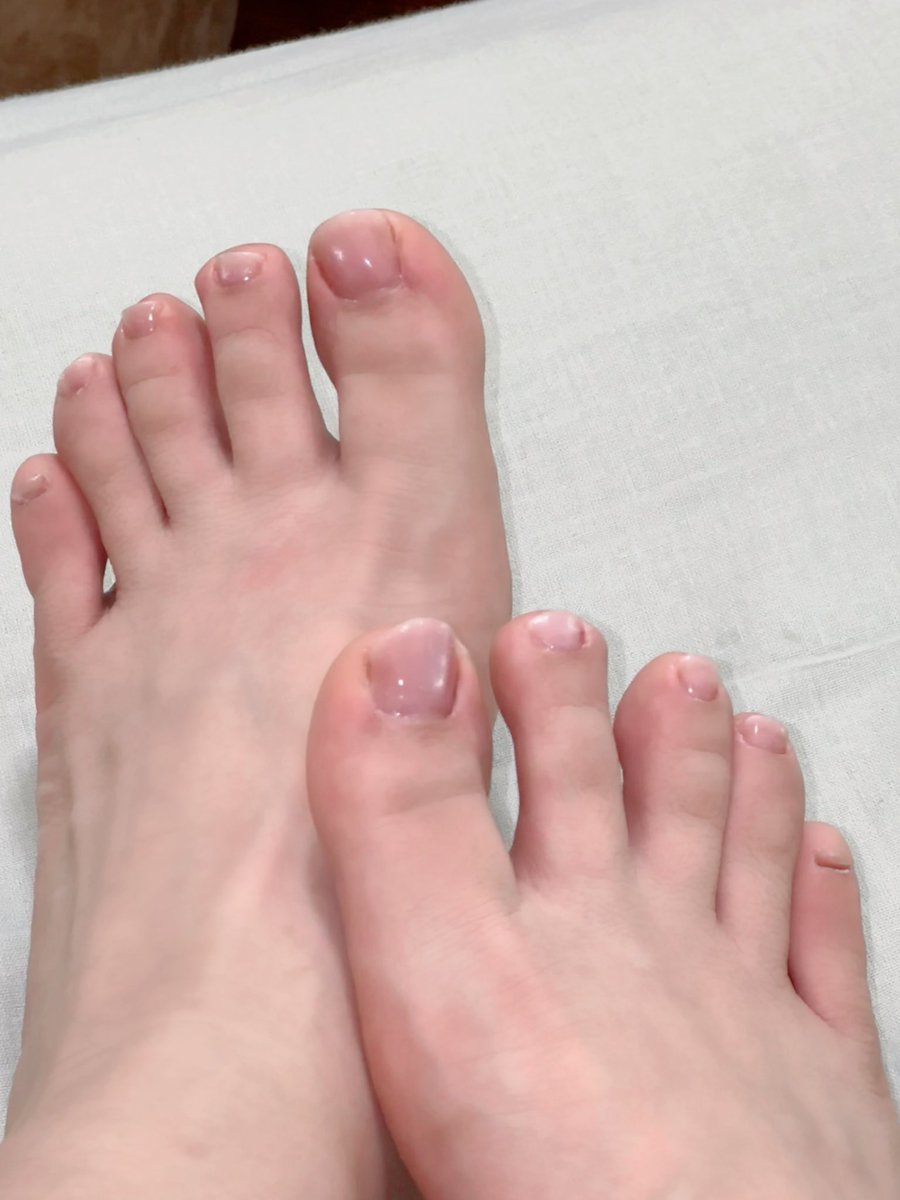 C4551E's tweet photo. 粉粉的亮晶晶🦶🏻💅🏻 https://t.co/C0nFaoXmop