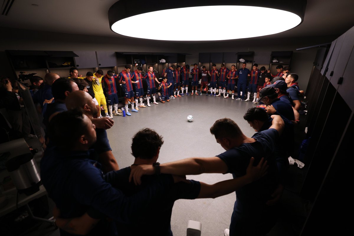Atlante's tweet photo. Unión, esfuerzo, entrega, corazón. Este Atlante es el que disfrutamos, el que nos representa.

#LesGusteONoLesGuste
#LesPrometimosVolver https://t.co/HgsyptosRt