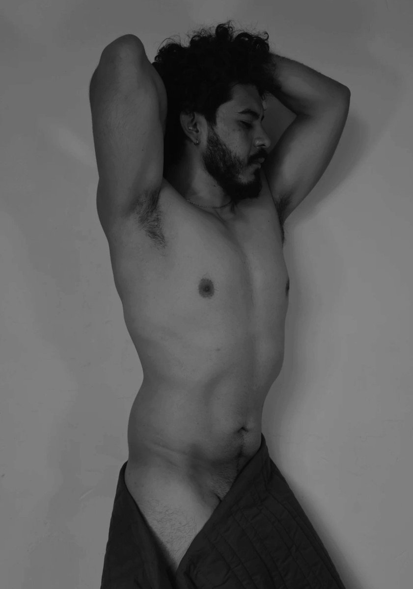 UlisesNava16446's tweet photo. blanco y negro, piel y silencio.
📷❤️🇲🇽
#mexicano #malemodel #thirsttrap #creadordecontenido #onlyfans https://t.co/Rv0VghBqlL