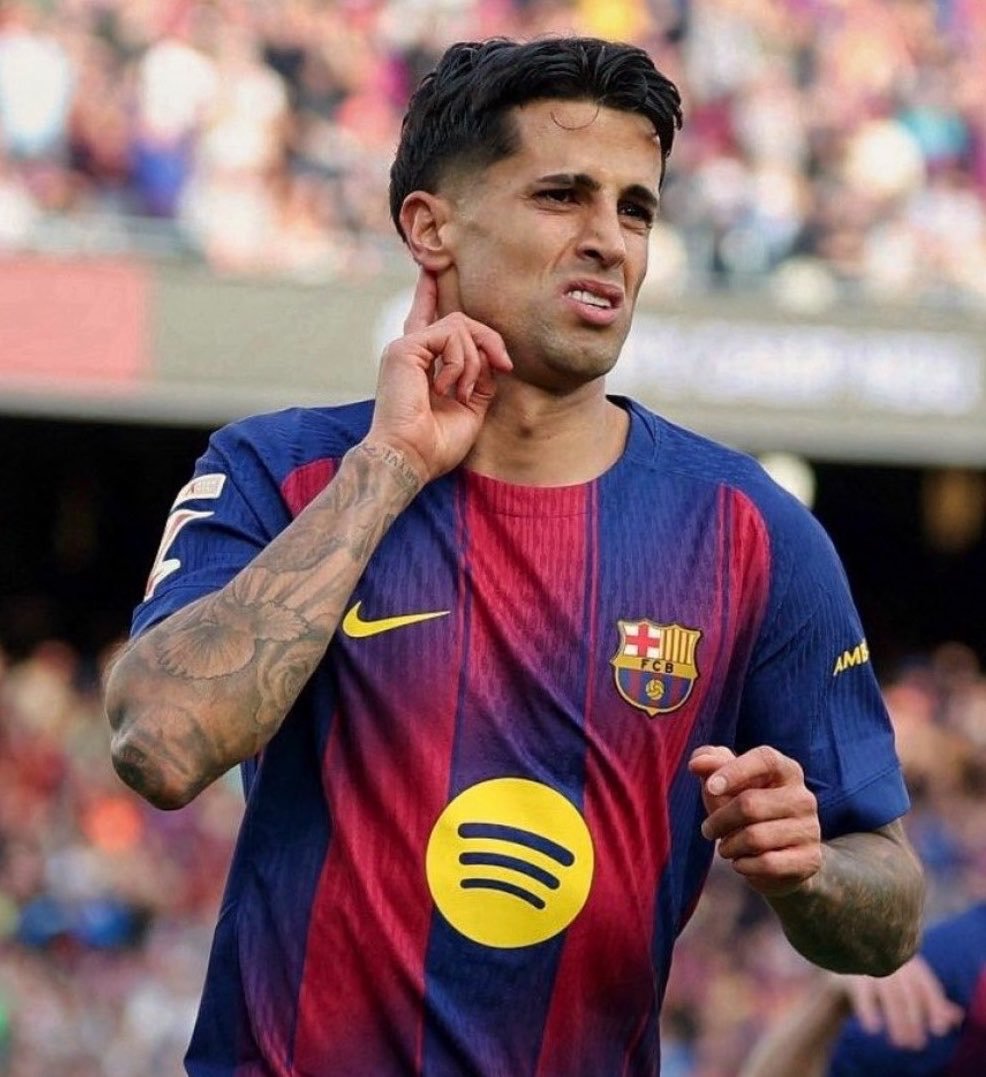 90futtebol's tweet photo. 🚨🔴🔵 Barcelona acerta o retorno do lateral-direito português João Cancelo, que estava atuando pelo Al Hilal. 🇵🇹

🗞 @FabrizioRomano https://t.co/NvBRiGl7kg