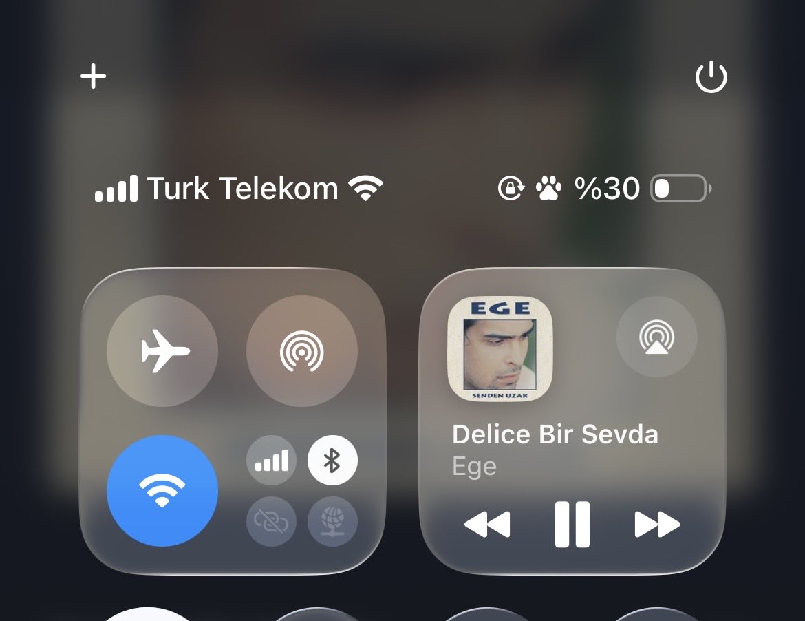 cemreciceek's tweet photo. Kurudu dudaklar, çorak çöle döndü.. https://t.co/n52A7UVhVZ