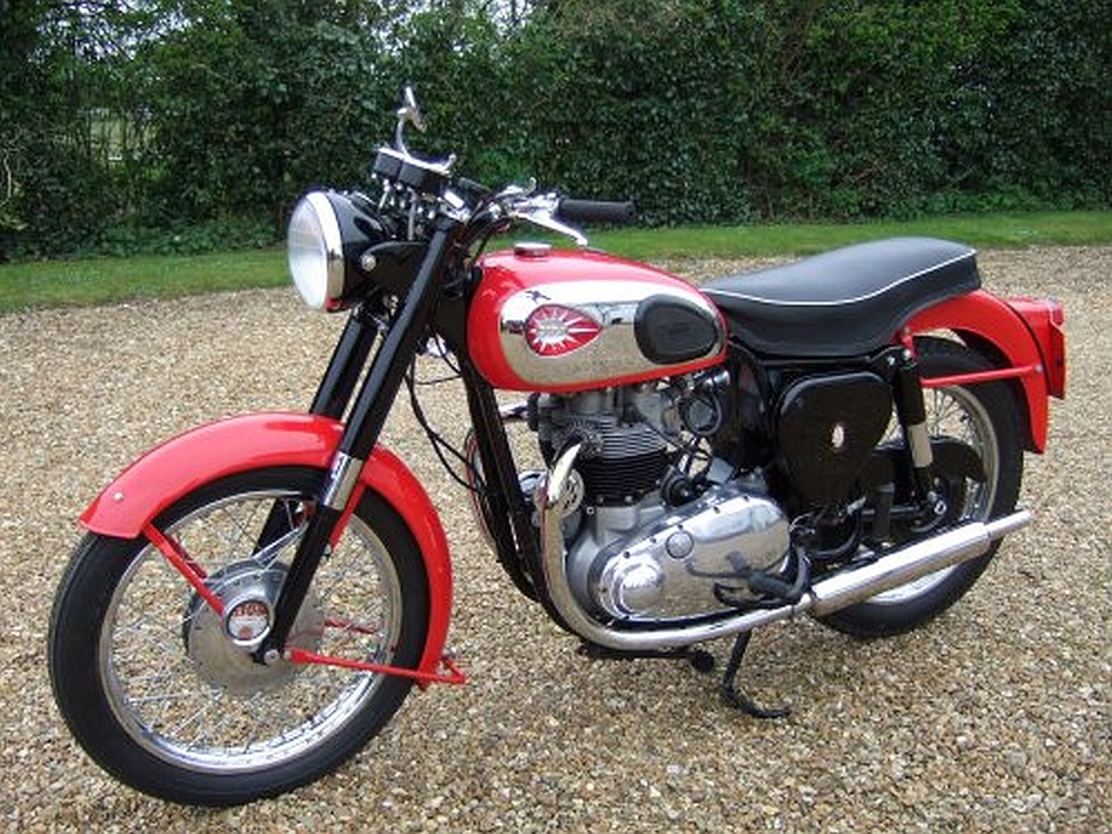 Moto_History's tweet photo. In 1955 the BSA Road Rocket 650 was one of the big selling motorcycles.  By the early 1970s the company was gone.  #bsa  #britishmotorcycles  #importedmotorcycles  #motorcyclestyle  #motorcyclehistory  #motorcycleengineering https://t.co/plCcNaHgJq