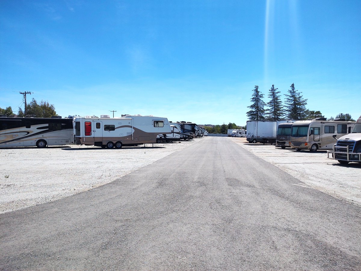 ArborRVStorage's tweet photo. A quiet Sunday at the yard ☀️
There’s something nice about looking down this long driveway on a quiet morning at Arbor RV Storage. RVs of all shapes and sizes are lined up on both sides, each one waiting for wherever the road takes it next. 

#rvstorage #menifee #murrieta #hemet https://t.co/42S3pPfgcP
